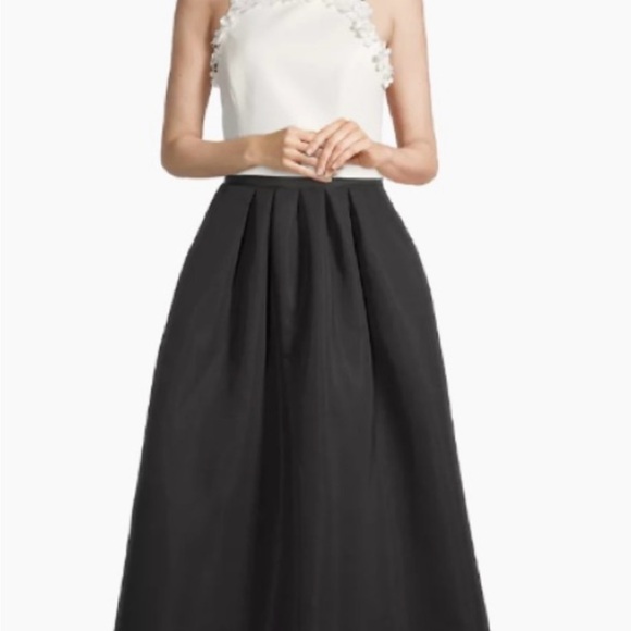 Sachin and Babi Dominique Gown 12 - Picture 4 of 9